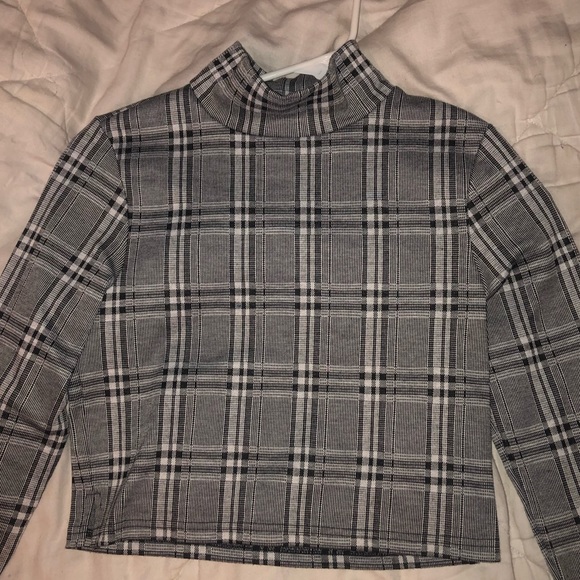 black & white plaid cropped mock neck - Picture 3 of 5